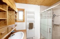 Salle de bains - Douche Italienne - gite Le Mélèze - Les Moussières - Haut-Jura